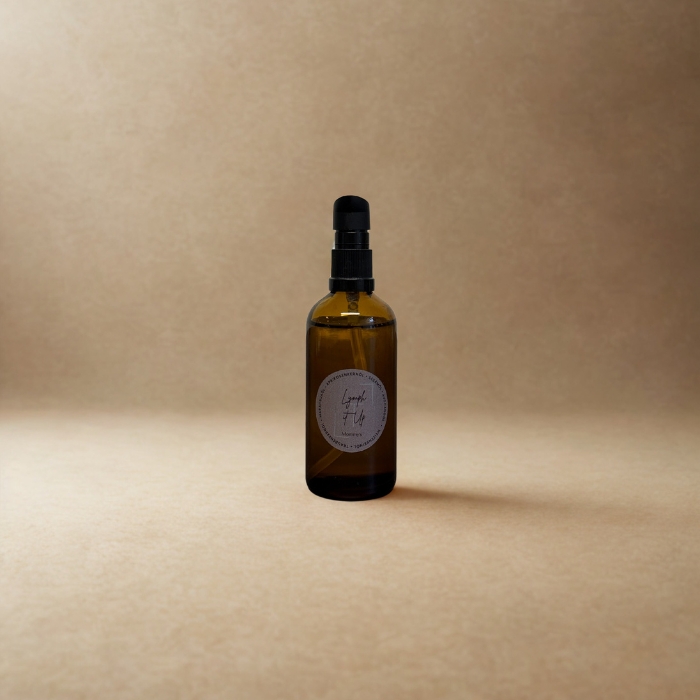 Sanftes Pflegeöl für Mütter & Schwangere von The Look Lab Stuttgart Dieses besonders milde Pflegeöl wurde speziell für die Bedürfnisse von Schwangeren und Müttern entwickelt. Es unterstützt die Hautelastizität, pflegt intensiv und eignet sich ideal zur Bauch-, Brust- und Körperpflege – inspiriert von den ganzheitlichen Behandlungen bei The Look Lab Stuttgart.