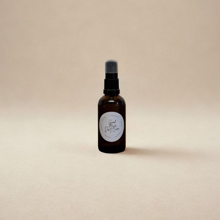 Pflegendes Haaröl von The Look Lab Stuttgart Das hochwertige Haaröl nährt trockenes und strapaziertes Haar, verleiht natürlichen Glanz und schützt die Haarlängen. Ideal für Spitzenpflege, Scalp-Massagen und als Teil ganzheitlicher Beauty-Routinen bei The Look Lab Stuttgart.